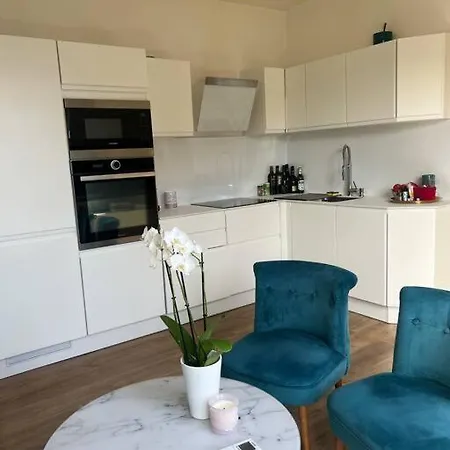 Cosy Orangerie Apartment